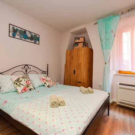 Charming In The Heart Of Rovinj, Steps From Carera Street *