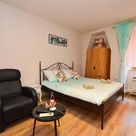 Apartment Charming In The Heart Of Rovinj, Steps From Carera Street