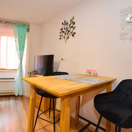 Charming In The Heart Of Rovinj, Steps From Carera Street