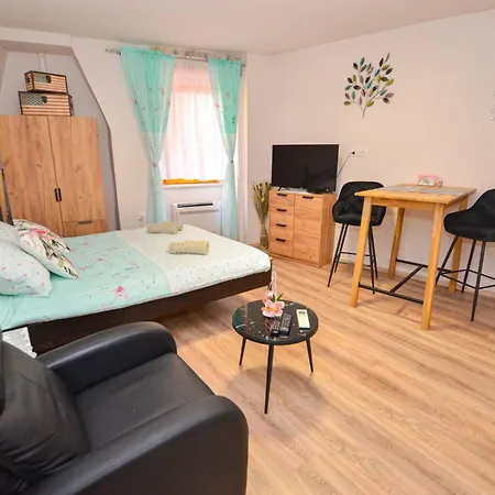 Apartment Charming In The Heart Of Rovinj, Steps From Carera Street *
